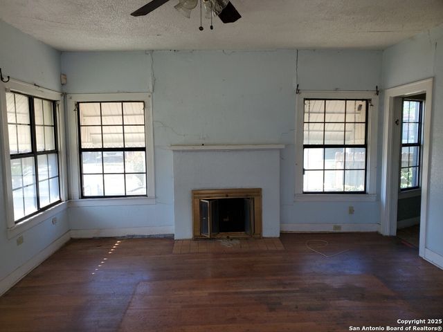 105 E Bonner Ave, San Antonio, TX 78214