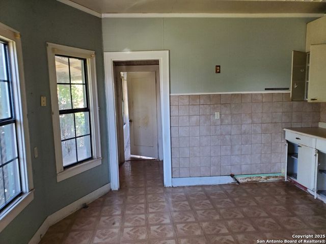 105 E Bonner Ave, San Antonio, TX 78214