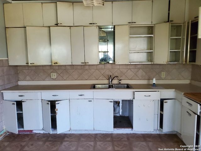 105 E Bonner Ave, San Antonio, TX 78214