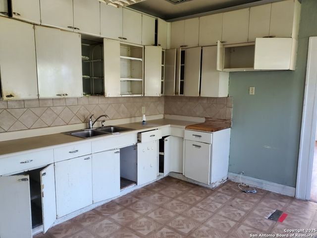 105 E Bonner Ave, San Antonio, TX 78214