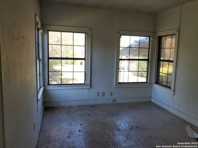 105 E Bonner Ave, San Antonio, TX 78214