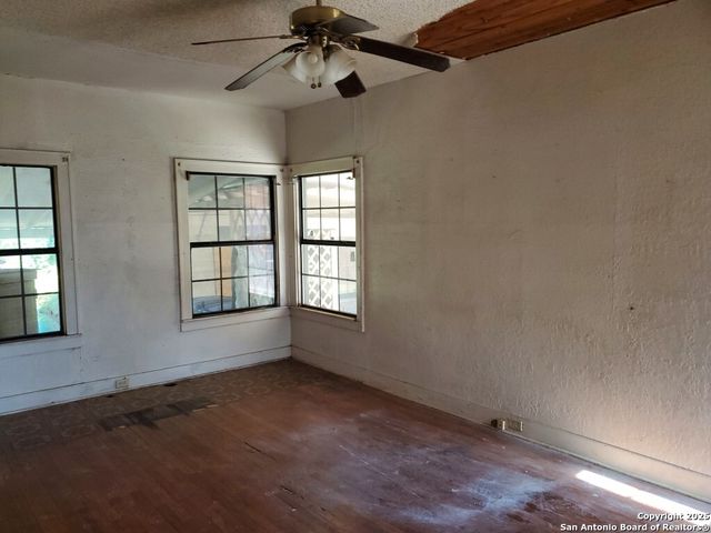 105 E Bonner Ave, San Antonio, TX 78214