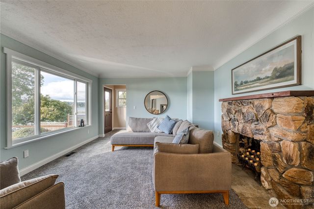 2735 Marine Drive, Bremerton, WA 98312