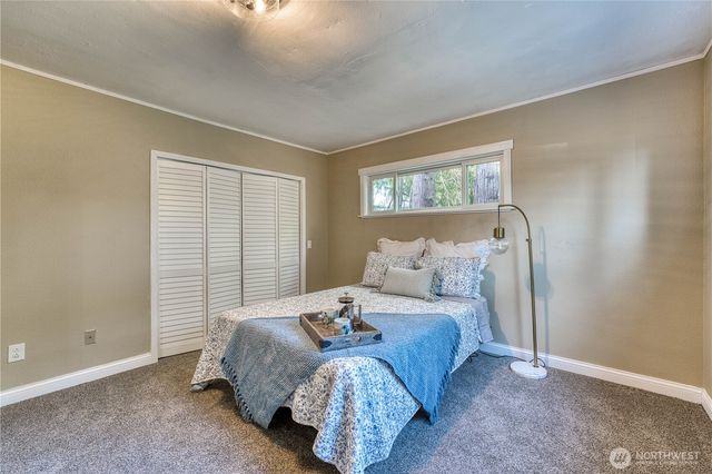 2735 Marine Drive, Bremerton, WA 98312