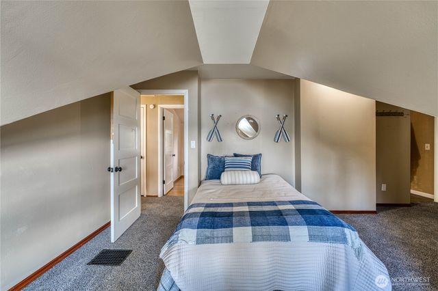 2735 Marine Drive, Bremerton, WA 98312