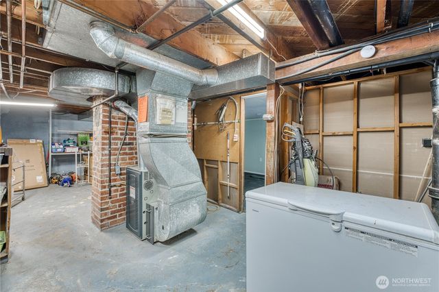 2735 Marine Drive, Bremerton, WA 98312