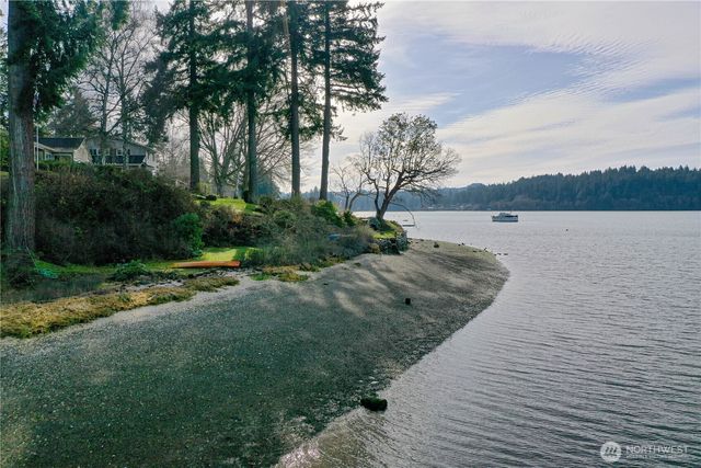 2735 Marine Drive, Bremerton, WA 98312