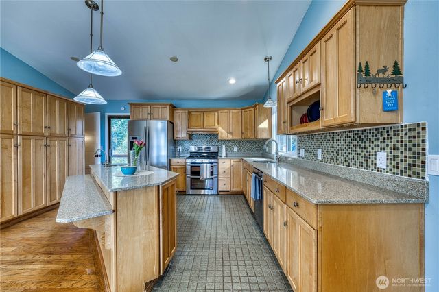 2735 Marine Drive, Bremerton, WA 98312