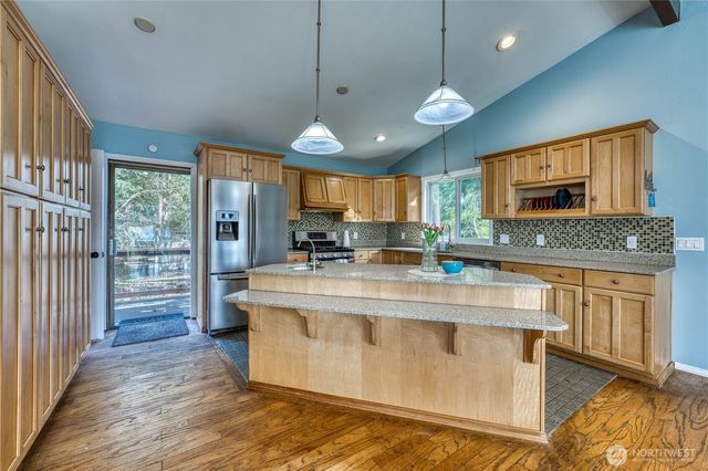 2735 Marine Drive, Bremerton, WA 98312