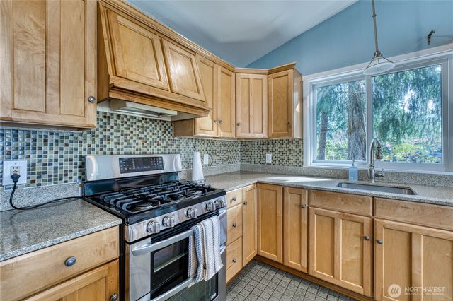 2735 Marine Drive, Bremerton, WA 98312