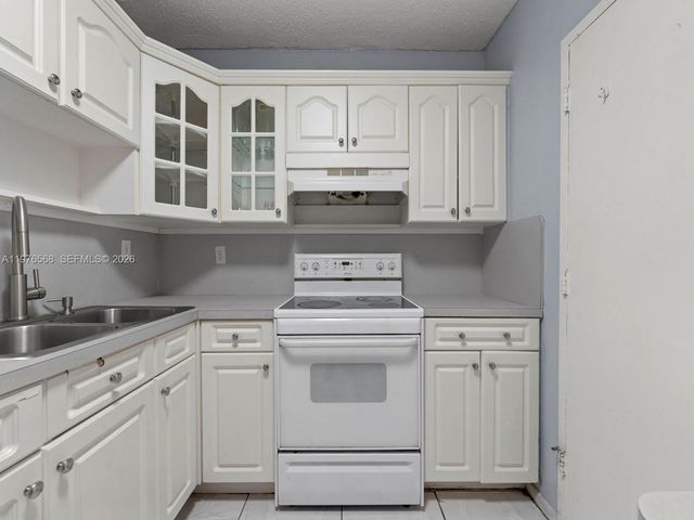 6701 NW 169th St B304, Hialeah, FL 33015