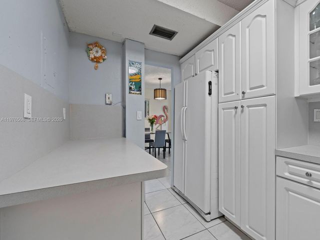 6701 NW 169th St B304, Hialeah, FL 33015