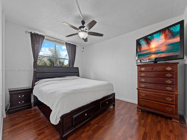 6701 NW 169th St B304, Hialeah, FL 33015