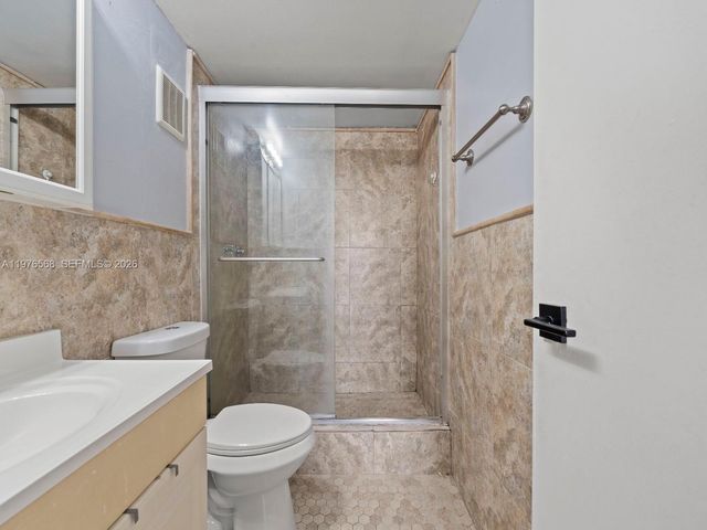 6701 NW 169th St B304, Hialeah, FL 33015