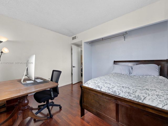 6701 NW 169th St B304, Hialeah, FL 33015