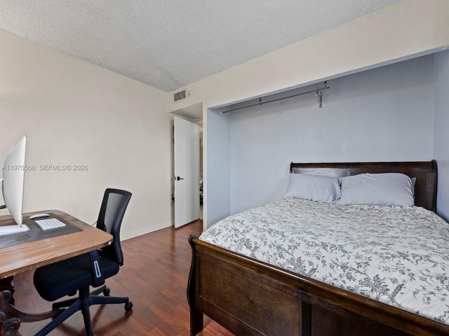 6701 NW 169th St B304, Hialeah, FL 33015