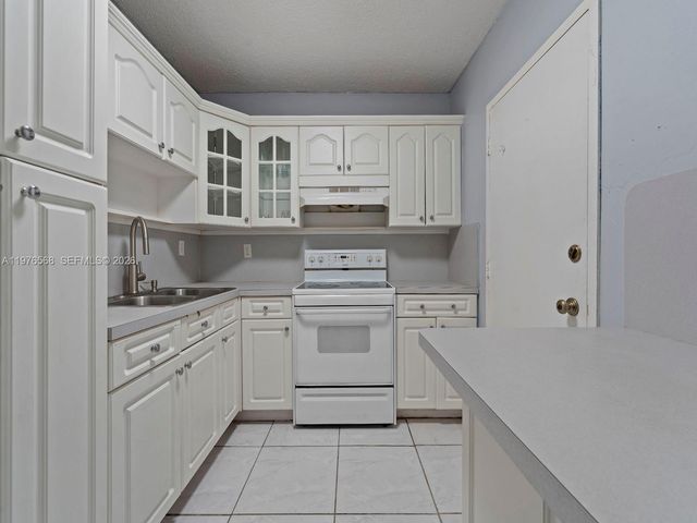 6701 NW 169th St B304, Hialeah, FL 33015