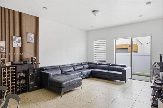 3518 W 86th Ter, Hialeah, FL 33018