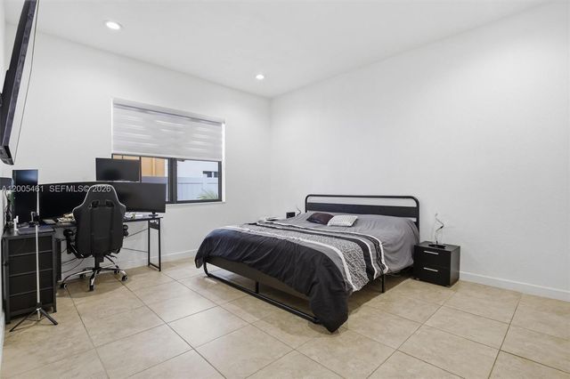 3518 W 86th Ter, Hialeah, FL 33018