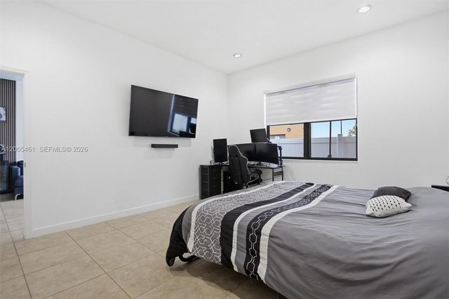 3518 W 86th Ter, Hialeah, FL 33018