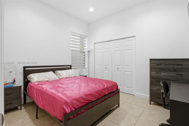 3518 W 86th Ter, Hialeah, FL 33018