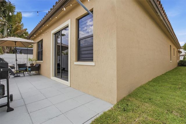 3518 W 86th Ter, Hialeah, FL 33018