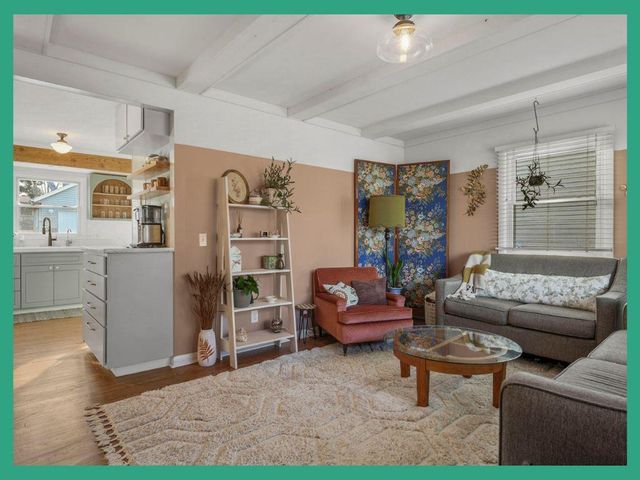 4617 School Road, Madison, WI 53704