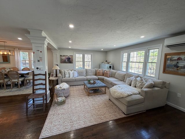 485 Hartford Ave, Uxbridge, MA 01569