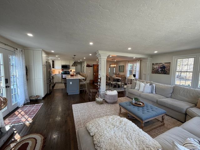 485 Hartford Ave, Uxbridge, MA 01569