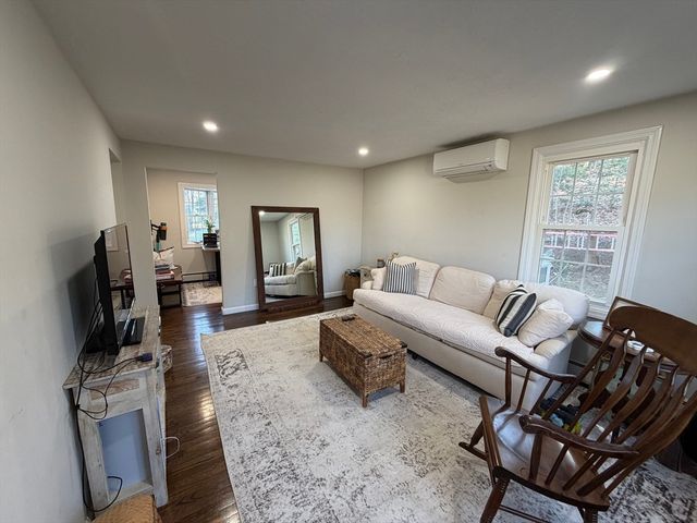 485 Hartford Ave, Uxbridge, MA 01569