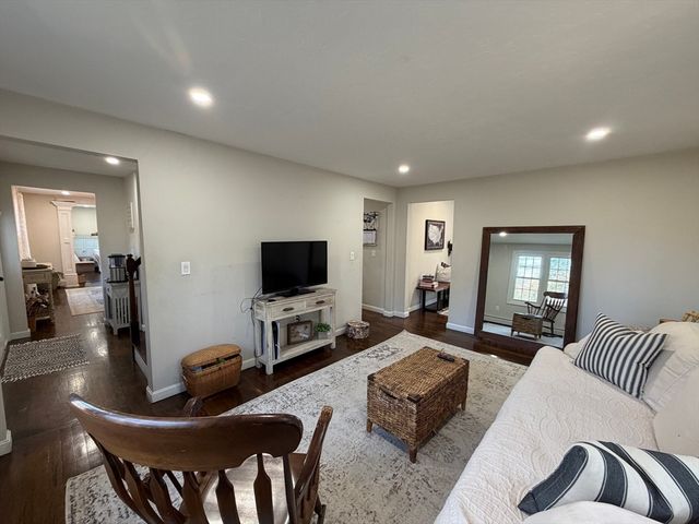 485 Hartford Ave, Uxbridge, MA 01569