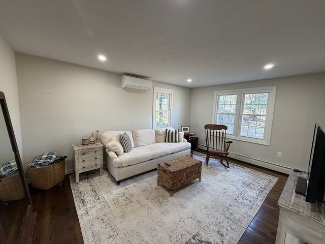 485 Hartford Ave, Uxbridge, MA 01569