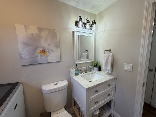 485 Hartford Ave, Uxbridge, MA 01569