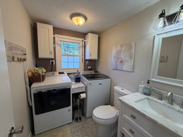 485 Hartford Ave, Uxbridge, MA 01569