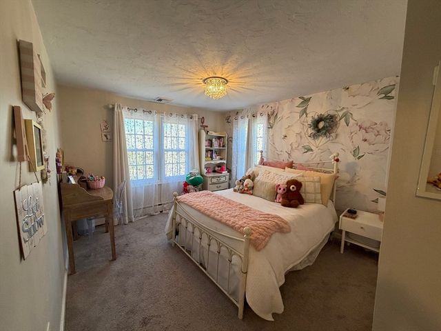 485 Hartford Ave, Uxbridge, MA 01569