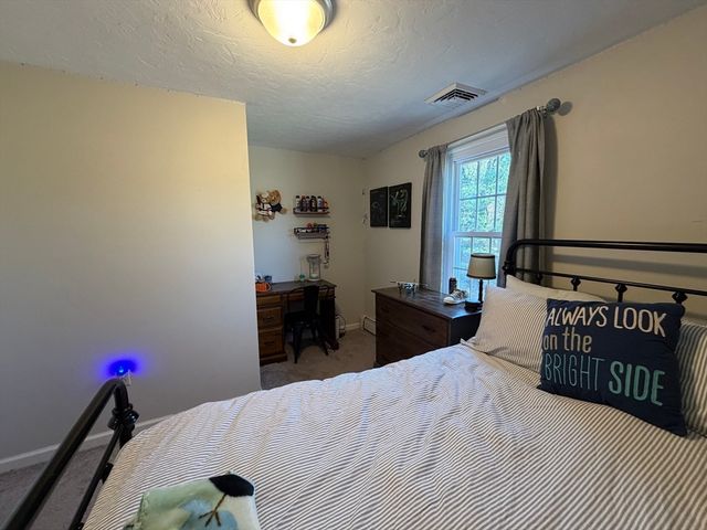 485 Hartford Ave, Uxbridge, MA 01569