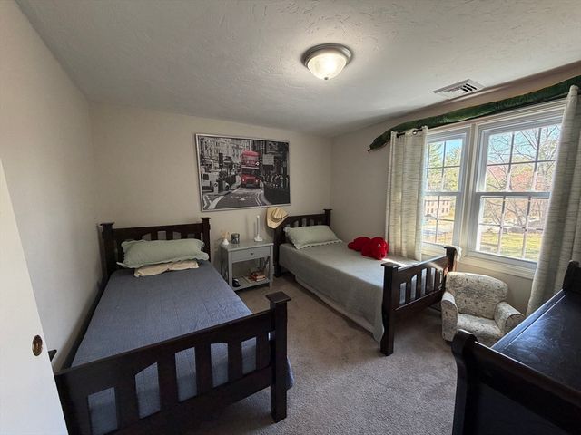 485 Hartford Ave, Uxbridge, MA 01569