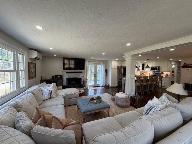 485 Hartford Ave, Uxbridge, MA 01569