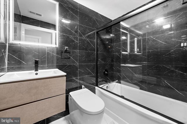 733 W COUNTY LINE RD, Hatboro, PA 19040