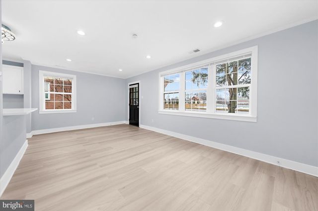 733 W COUNTY LINE RD, Hatboro, PA 19040