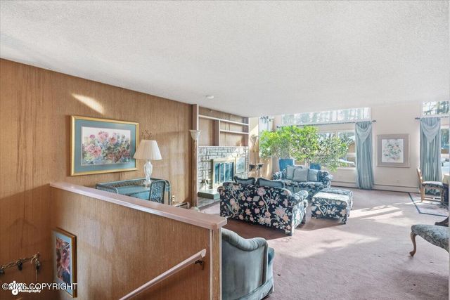 7714 Hennings Way, Anchorage, AK 99504