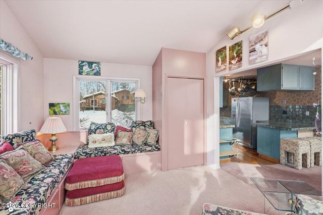 7714 Hennings Way, Anchorage, AK 99504