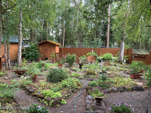 7714 Hennings Way, Anchorage, AK 99504