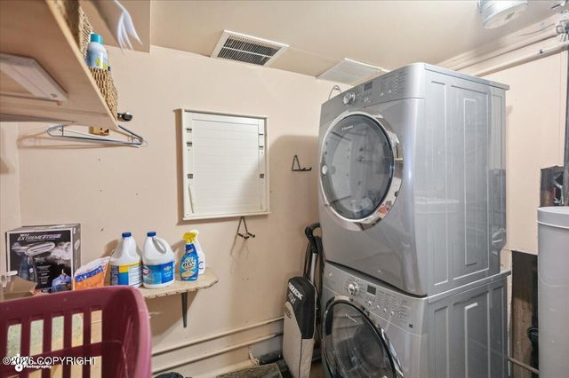 7714 Hennings Way, Anchorage, AK 99504