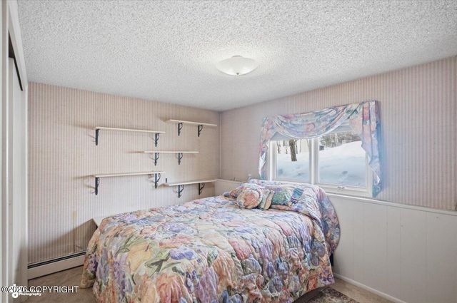 7714 Hennings Way, Anchorage, AK 99504