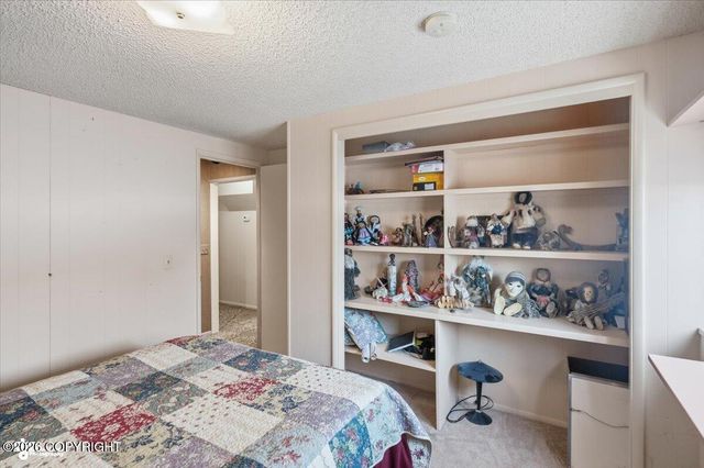 7714 Hennings Way, Anchorage, AK 99504