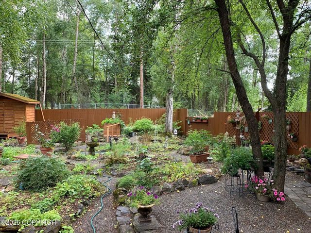 7714 Hennings Way, Anchorage, AK 99504