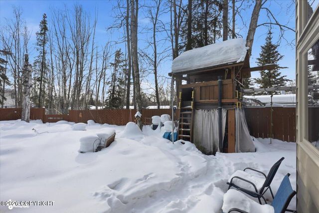 7714 Hennings Way, Anchorage, AK 99504