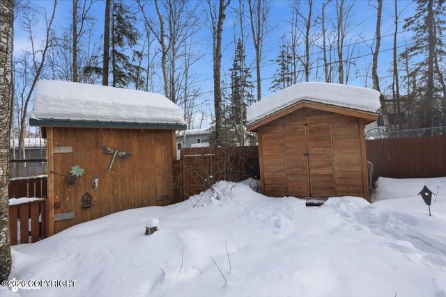 7714 Hennings Way, Anchorage, AK 99504