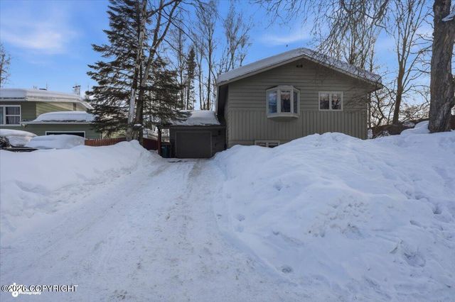 7714 Hennings Way, Anchorage, AK 99504